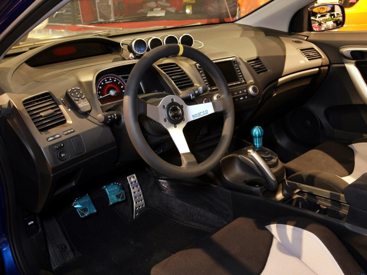 Honda Civic 2005 седан салон