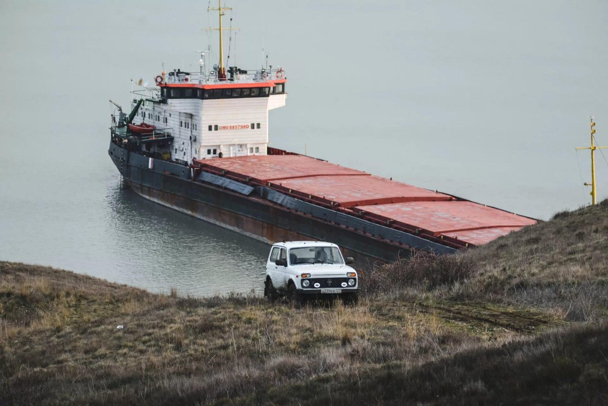 Сухогруз суров Тамань