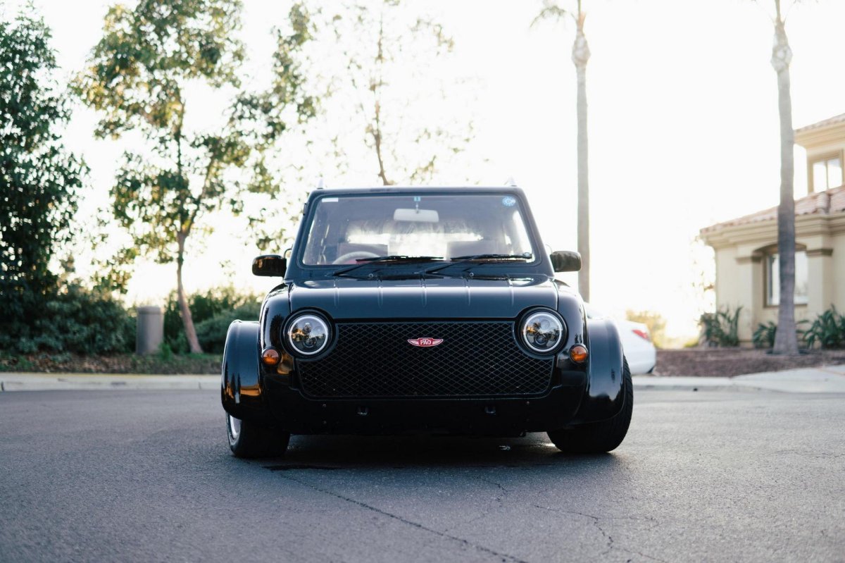 Электро хэтчбек в ретро стиле