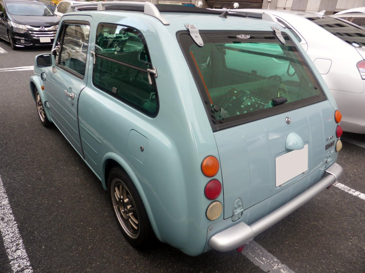 Nissan Pao stance