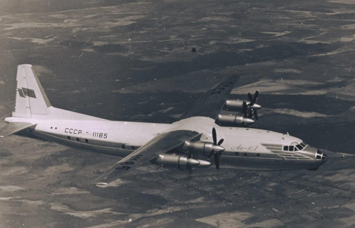 Самолет АН-10