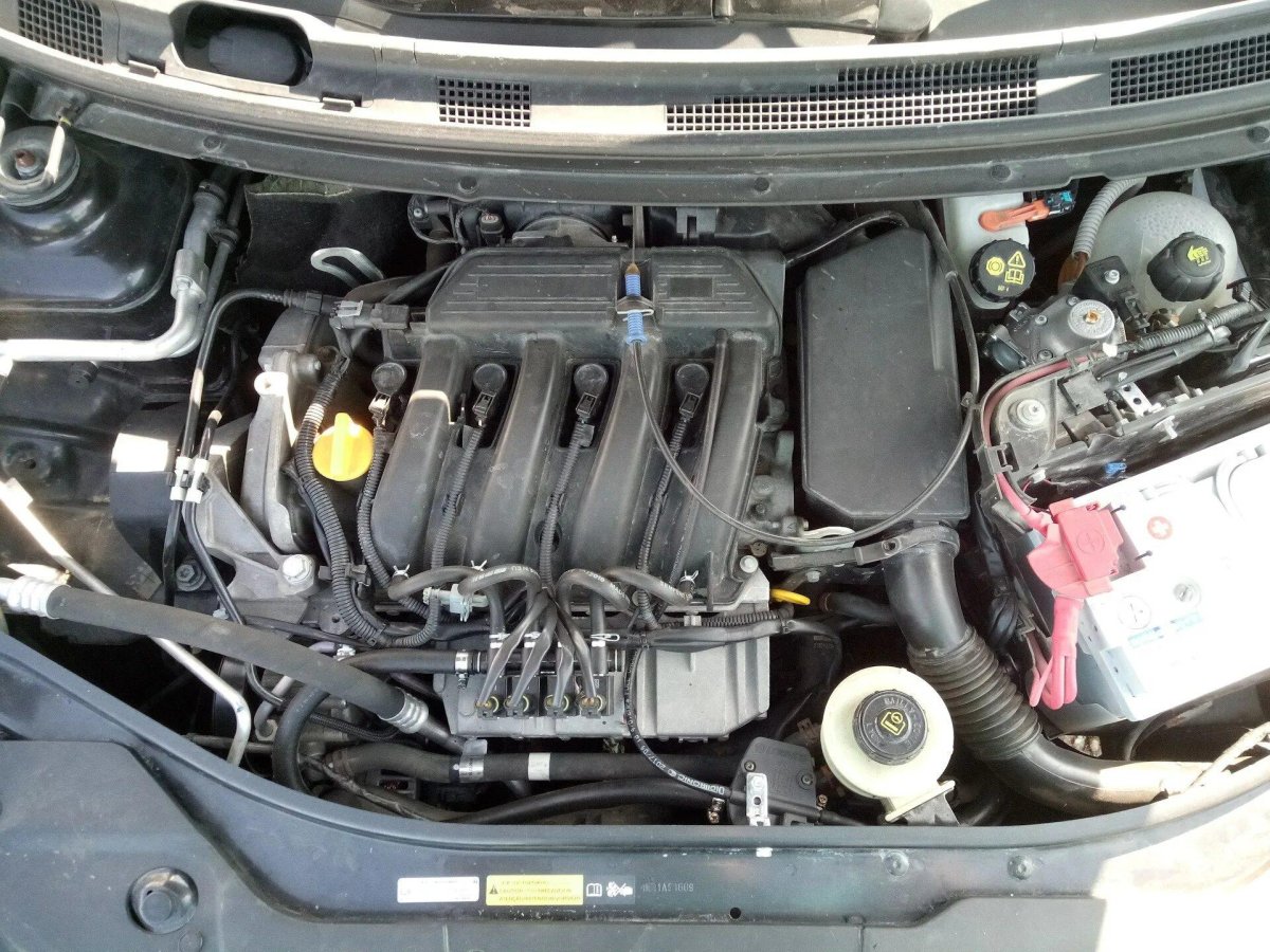 Nissan Almera g15 подкапотное