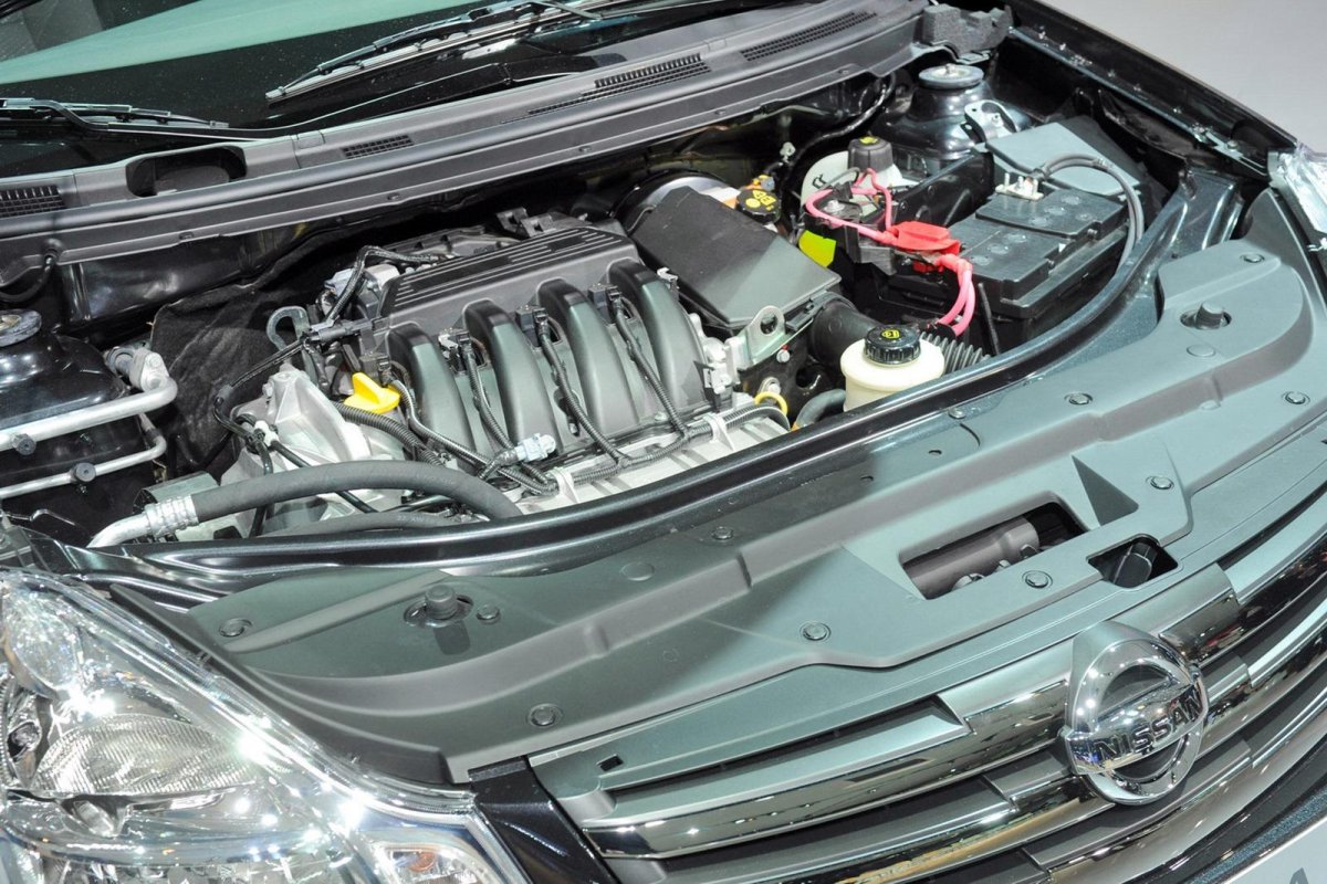 Моторный отсек Ниссан Альмера g15