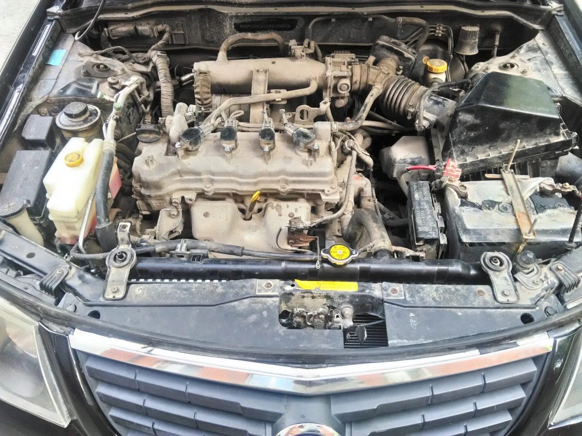 Моторный отсек Ниссан Альмера