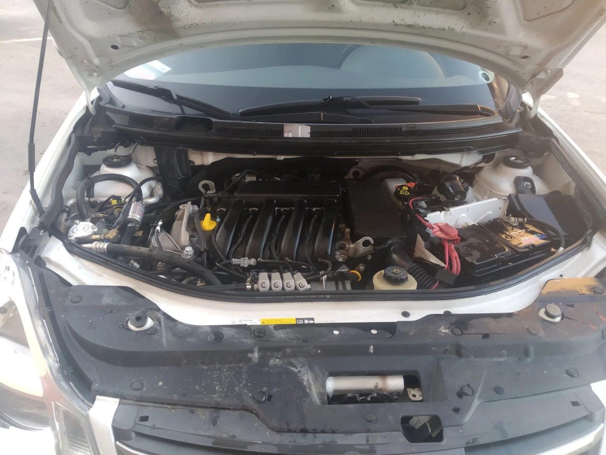 Подкапотное пространство Ниссан Альмера g15