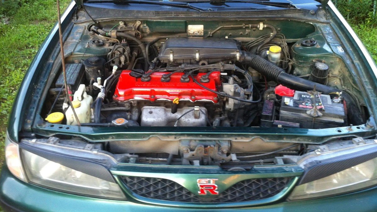 Ниссан Альмера н15 подкапотка