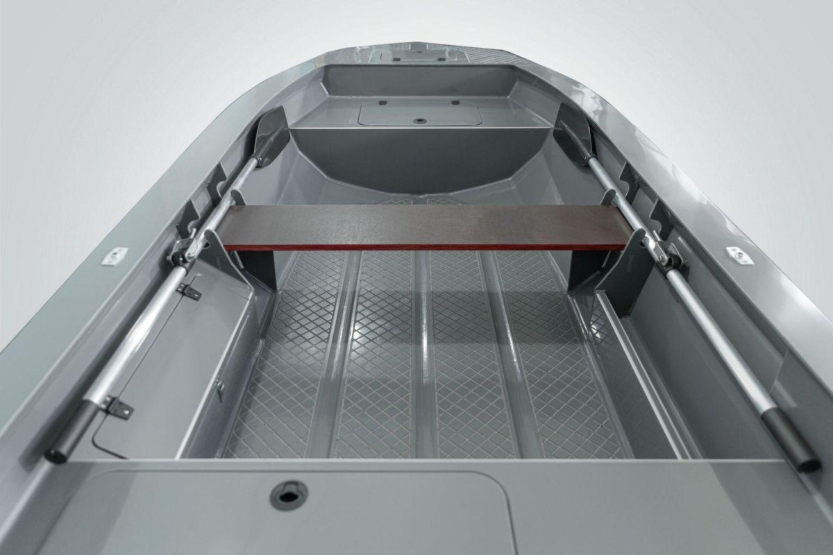 Лодка swimmer 370