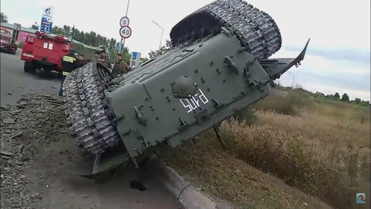 Танк перевернулся