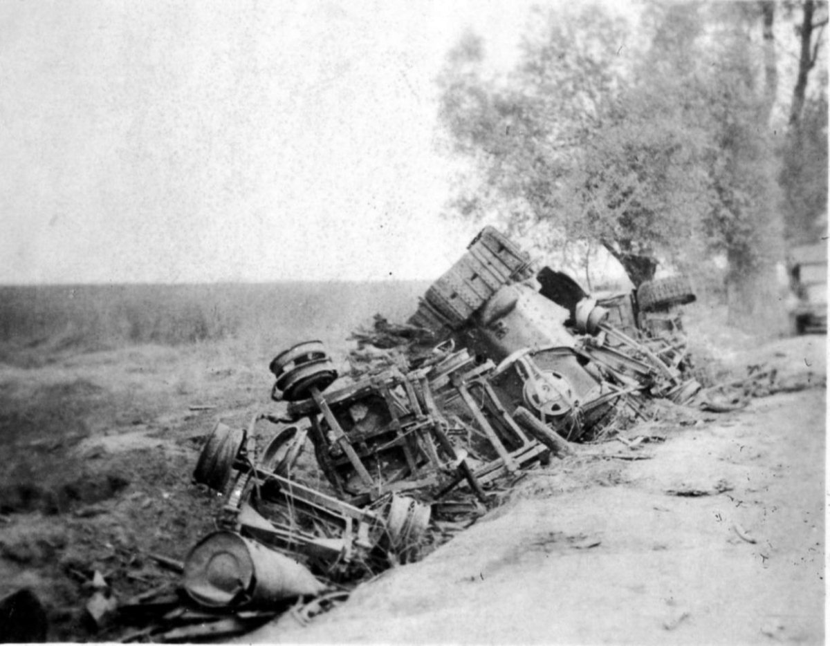 Подбитый СТЗ 5