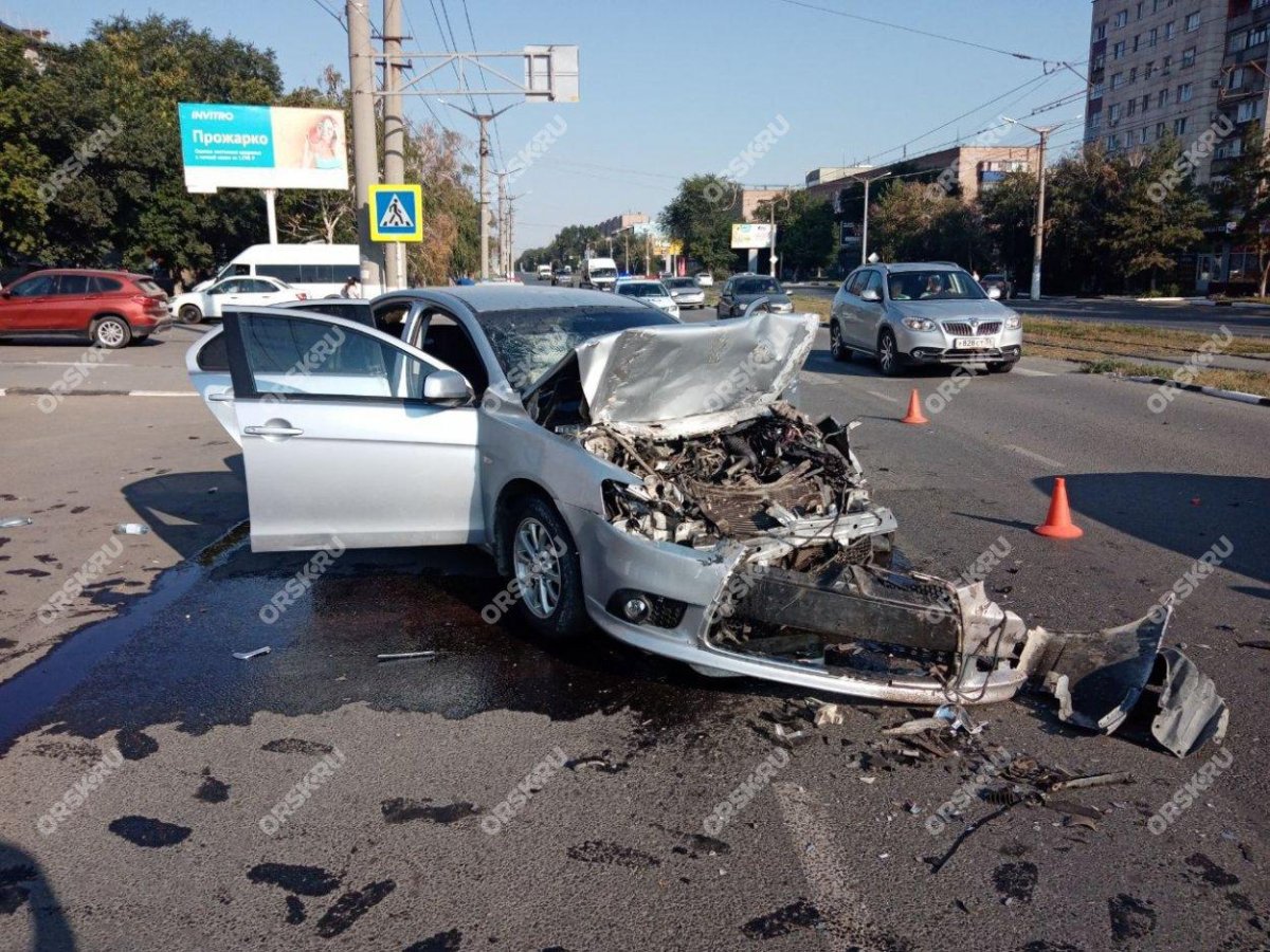 ДТП проспект Ленина Lancer и RAV 4