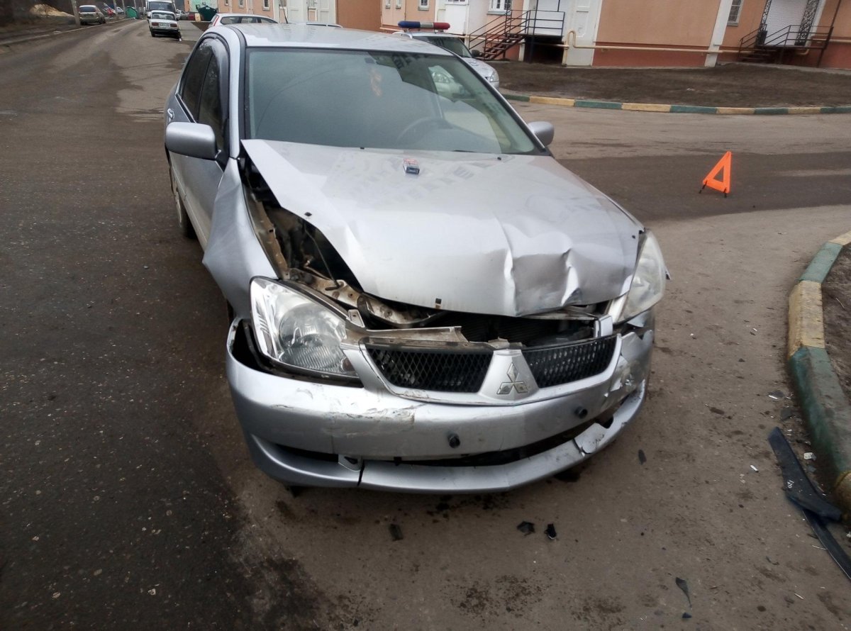 Митсубиси Лансер 9 серый авария