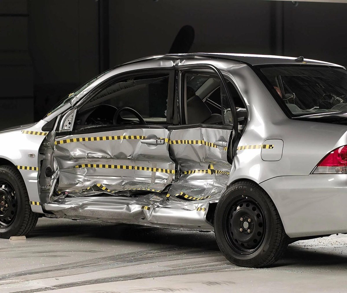 Краш тест Mitsubishi Lancer 9