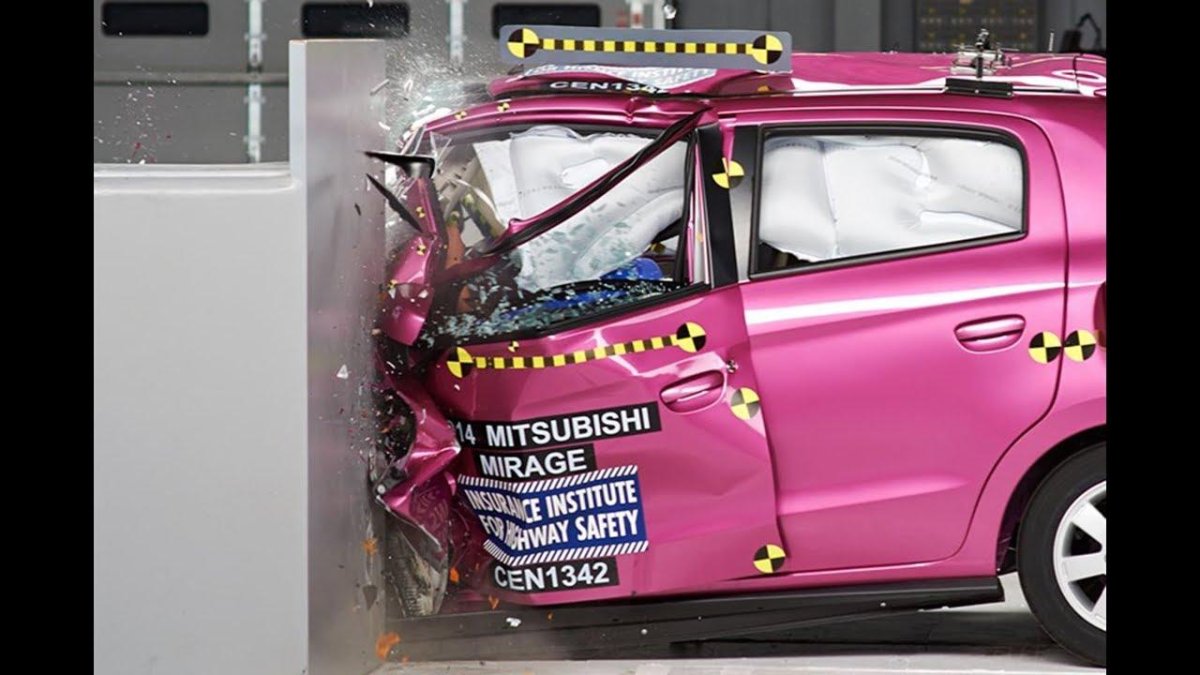 Краш тест Mitsubishi Mirage 2013
