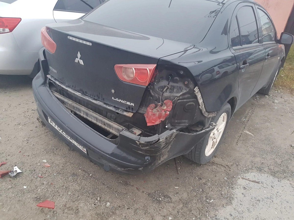 Митсубиси Лансер 10 после аварии черный