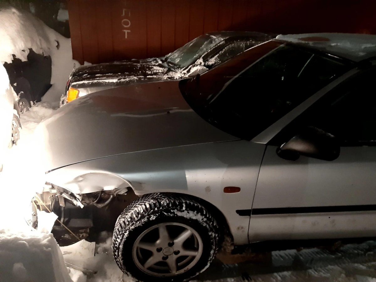 Митсубиси Каризма авария