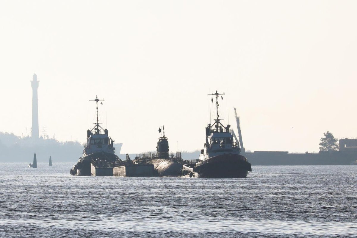 Распиленная подлодка в Кронштадте