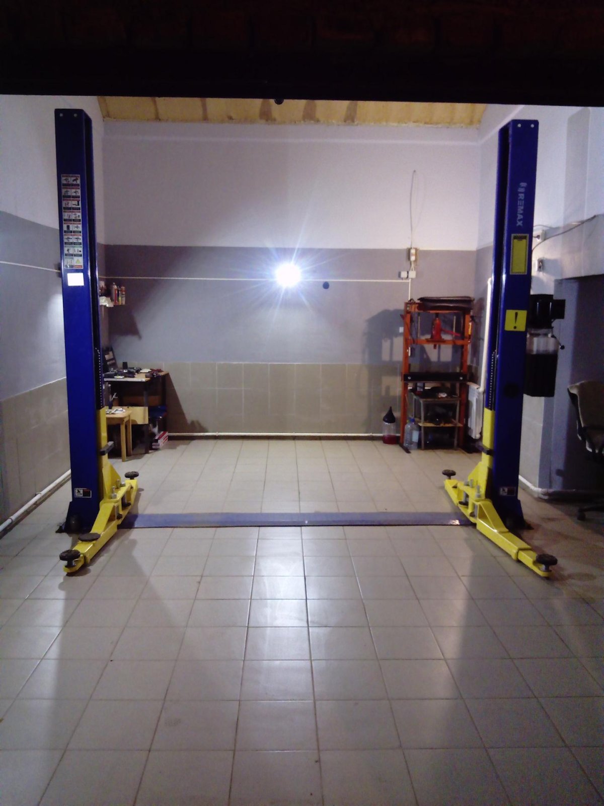 Гараж для авторемонта