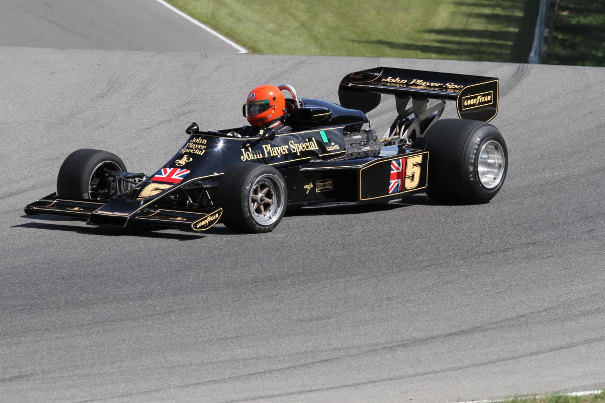 Lotus 77