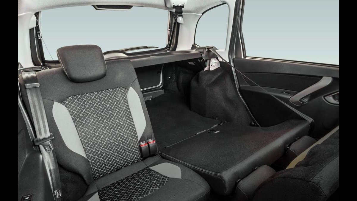 Лада Гранта 2021 салон сзади