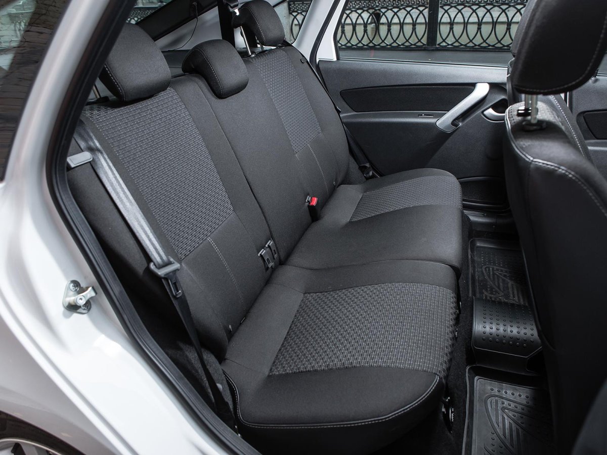 Лада Гранта лифтбек задний ряд