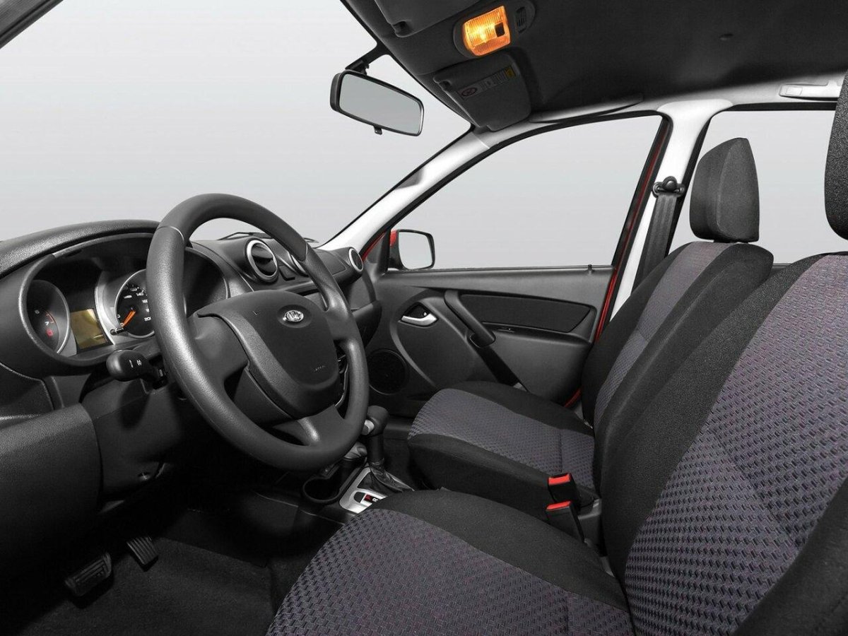 Лада Гранта лифтбек салон