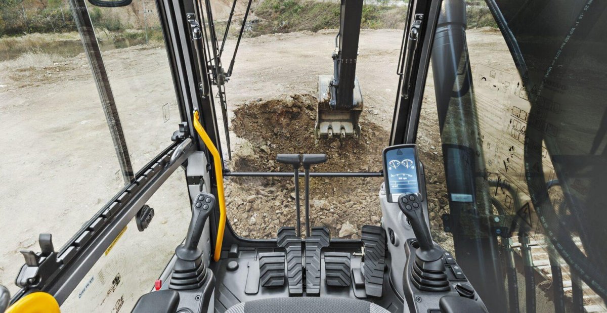 Кабина экскаватора Volvo 250