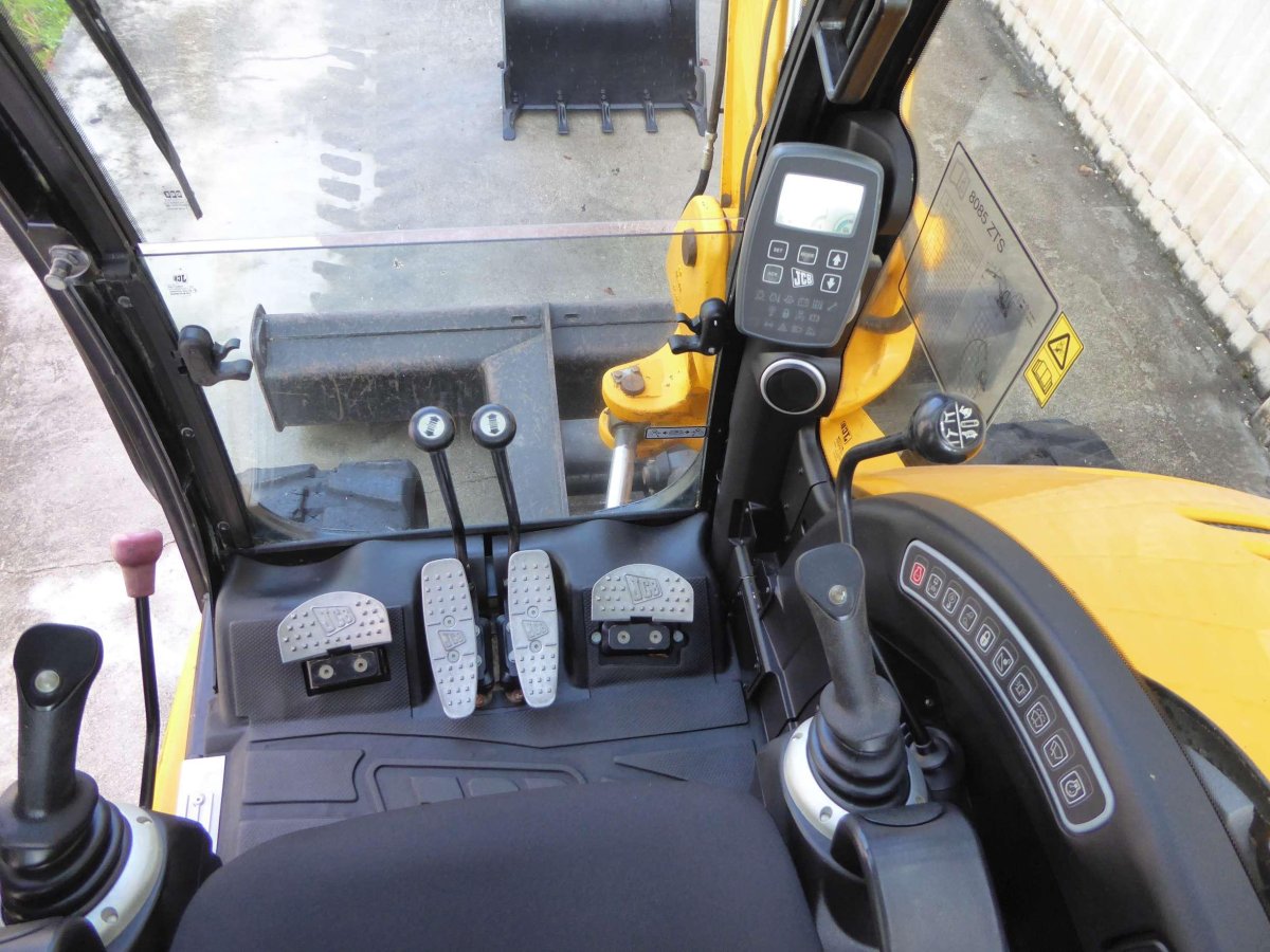 Экскаватор JCB 8085