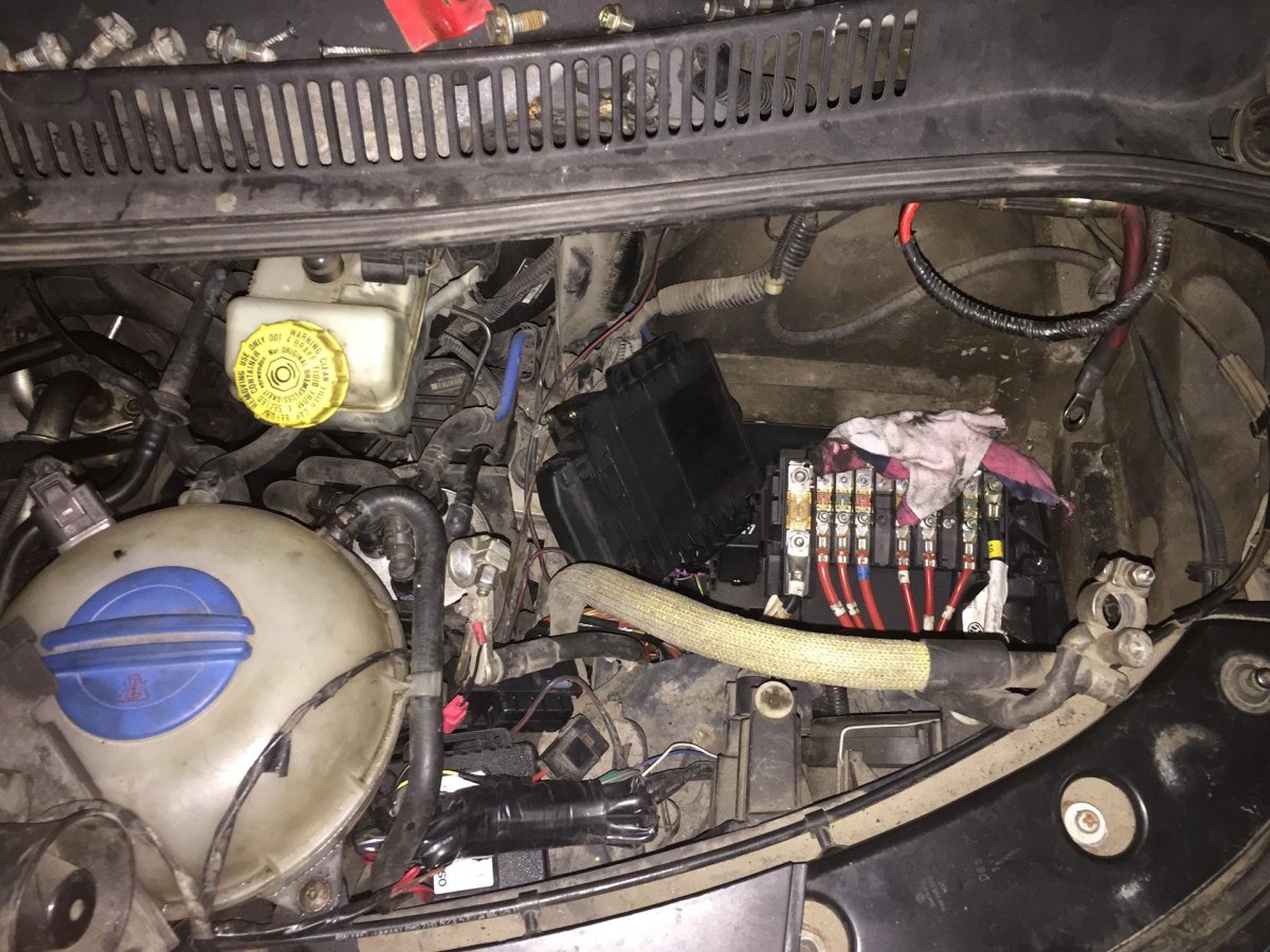 Где стоит ЭБУ на т5 Фольксваген