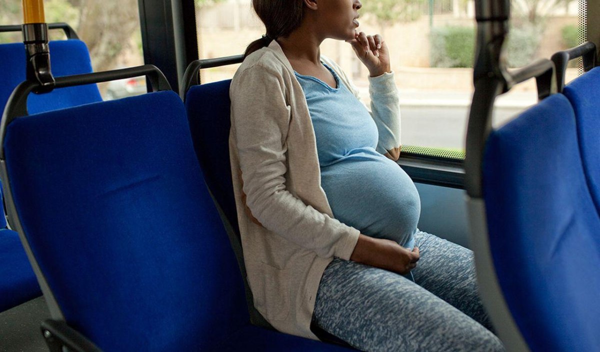 Беременная в автобусе