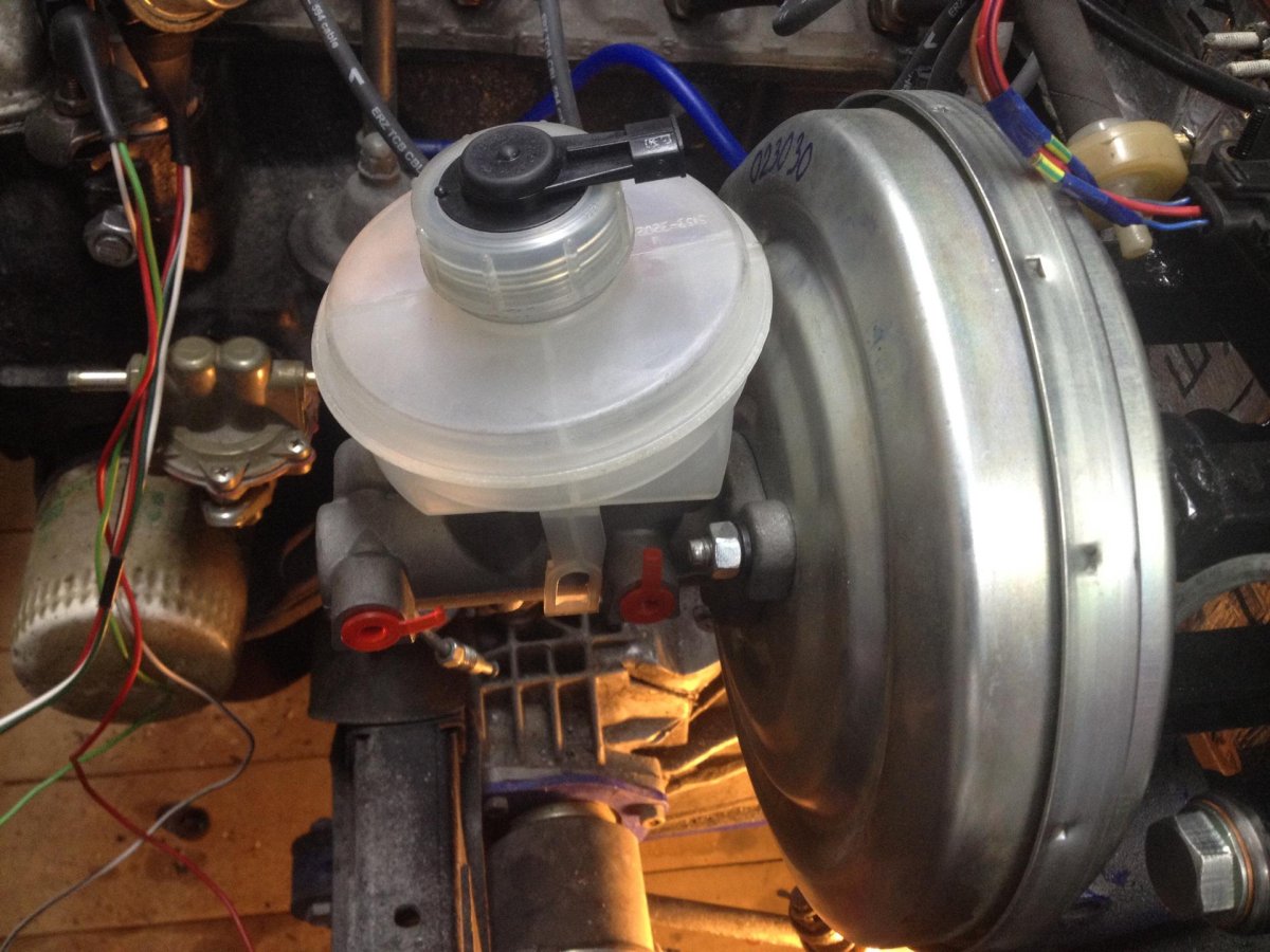 Вакуумный усилитель Нива 2121