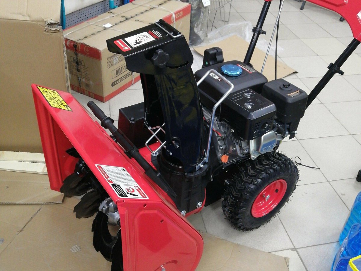 Снегоуборщик Лидер СМБ-6.5/620э