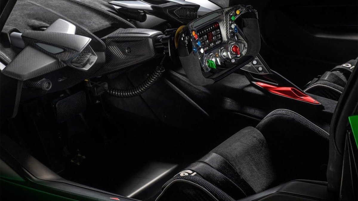 Ламборгини Эссенца scv12