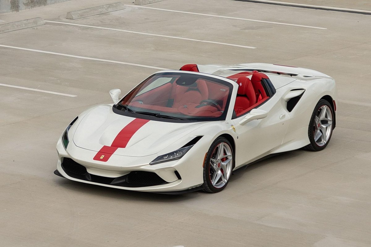 Среднемоторный спорткар