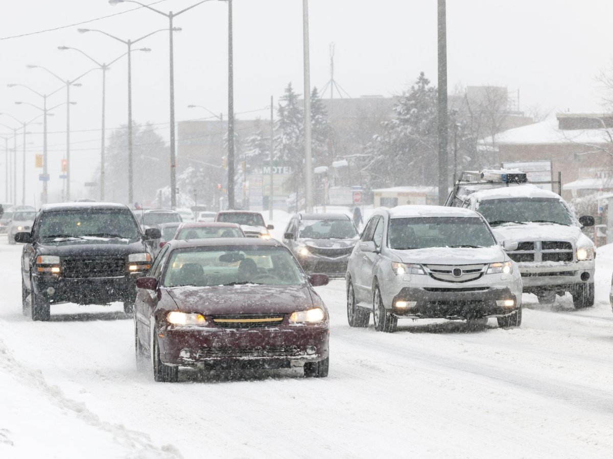 Машина зимой в городе