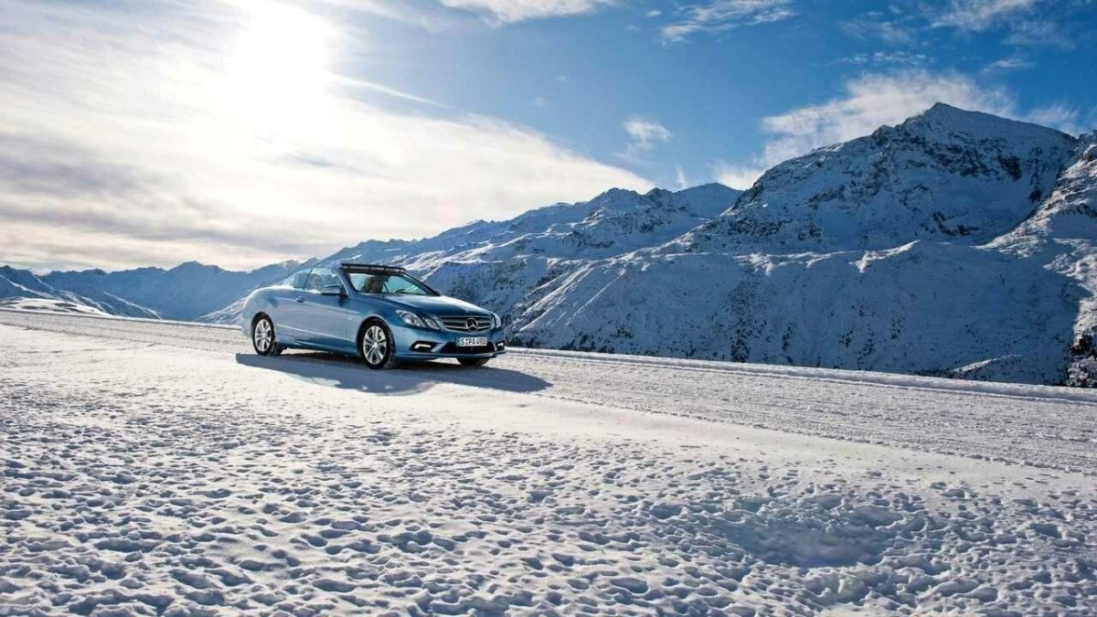Mercedes Benz Snow