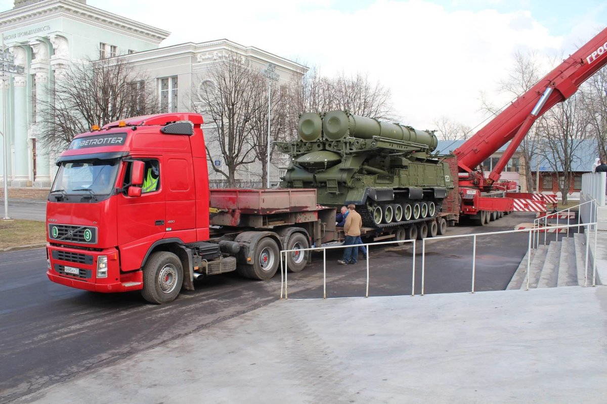 Трал для перевозки танков КАМАЗ