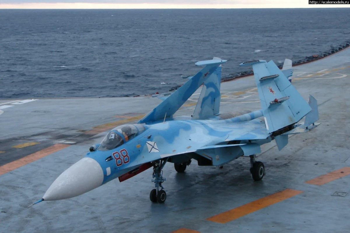 Су-33 палубный истребитель