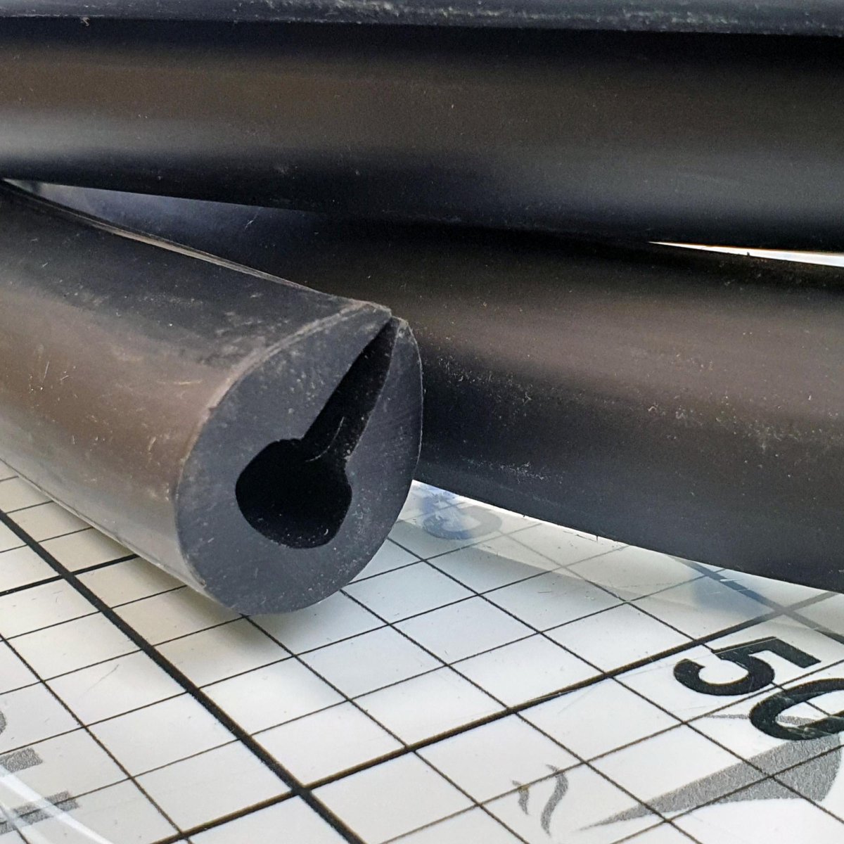 Привальный брус чёрный из ПВХ rl42 56424