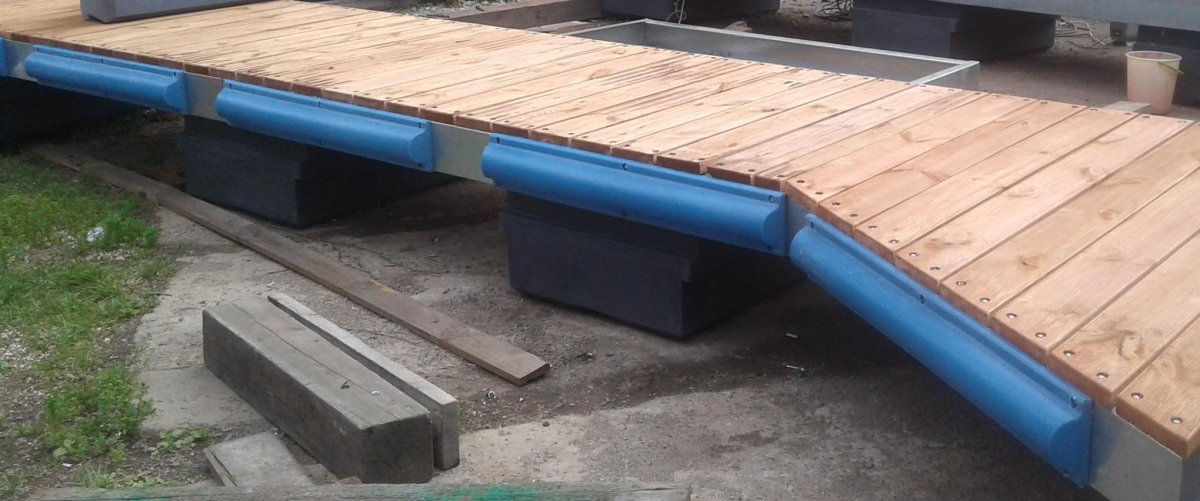 Привальный брус с отбойником