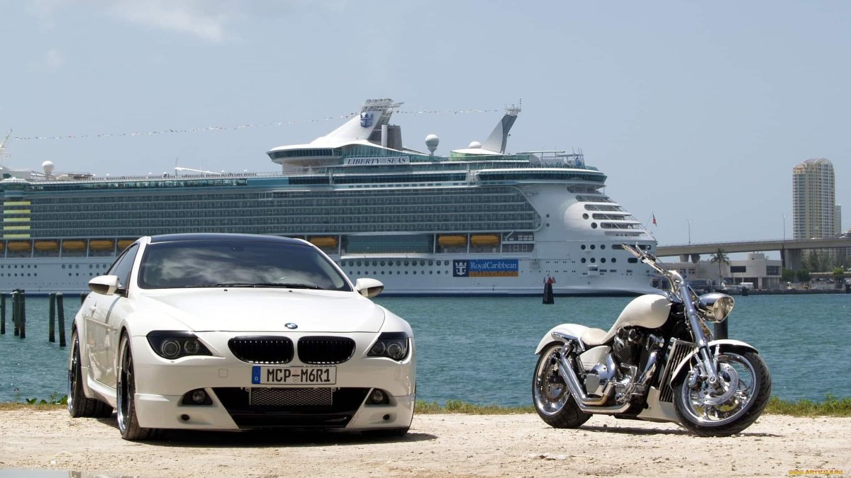 Яхта и автомобиль