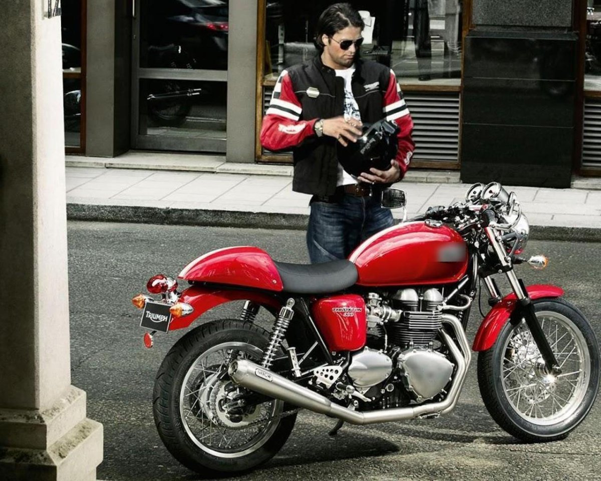 Triumph Thruxton 900