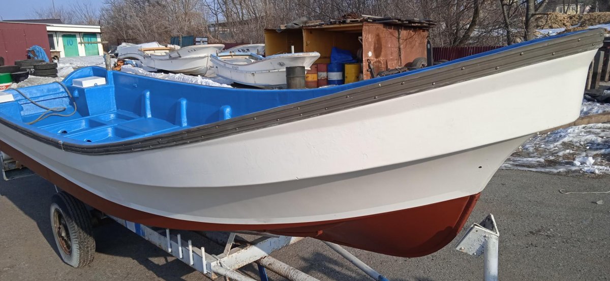 Стеклопластиковая лодка Афалина