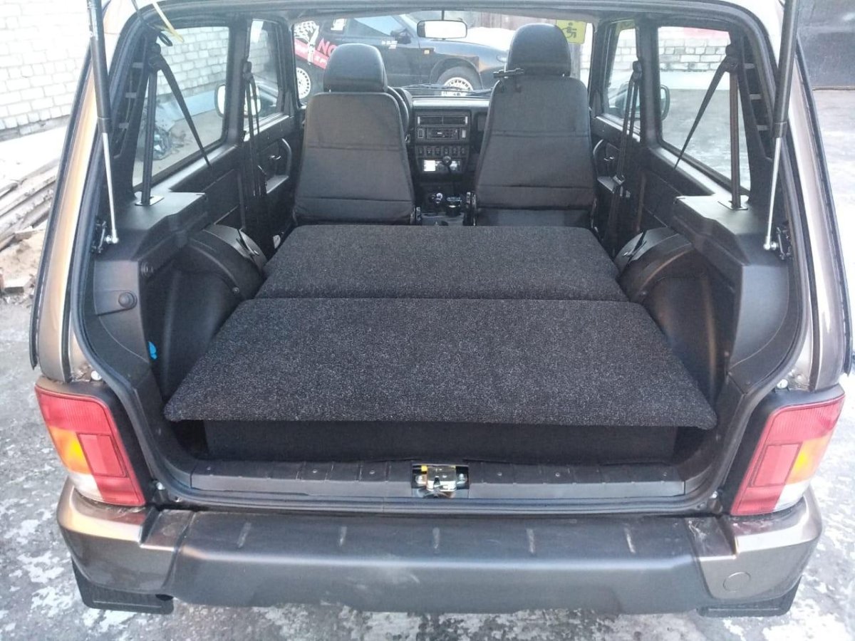 Нива 2131 спальное место