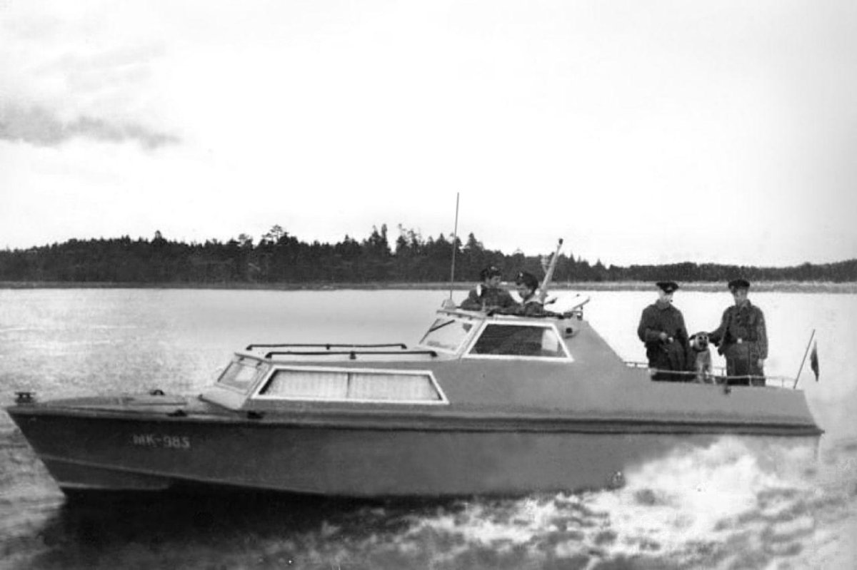 Катер Аист 701