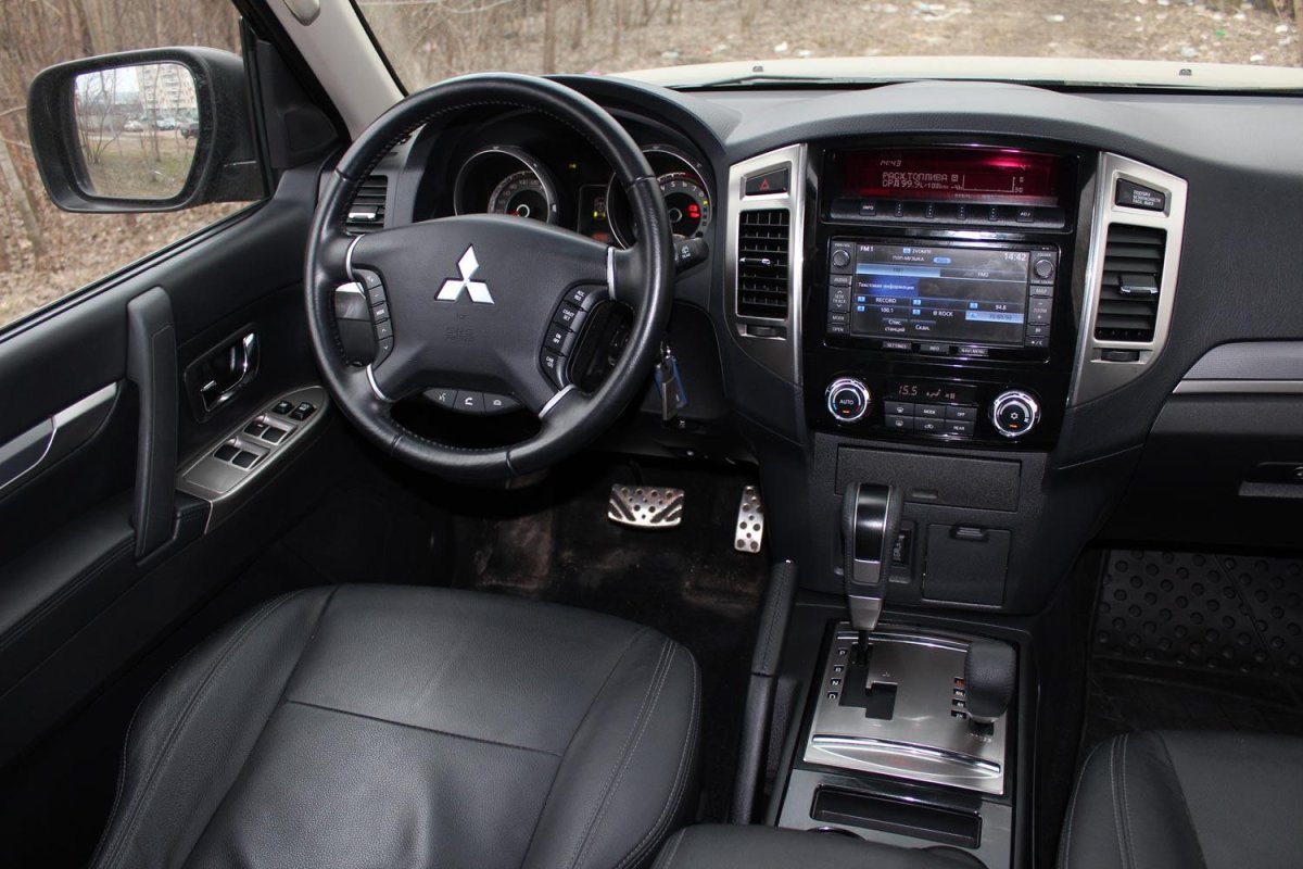 Митсубиси Паджеро 4 салон
