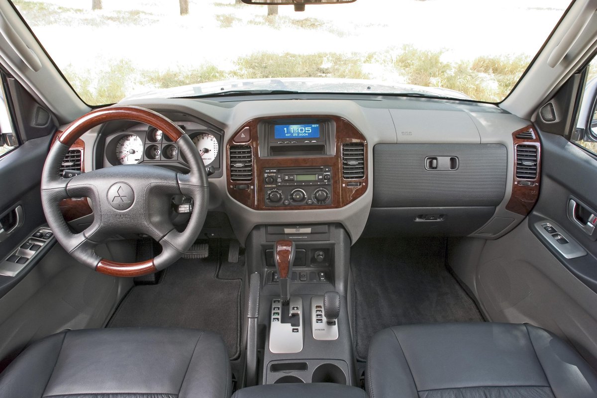 Mitsubishi Pajero 3 салон