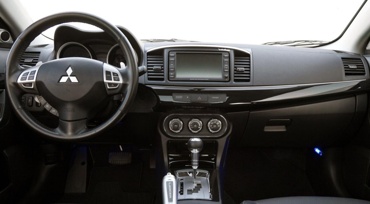 Mitsubishi Lancer 10 салон