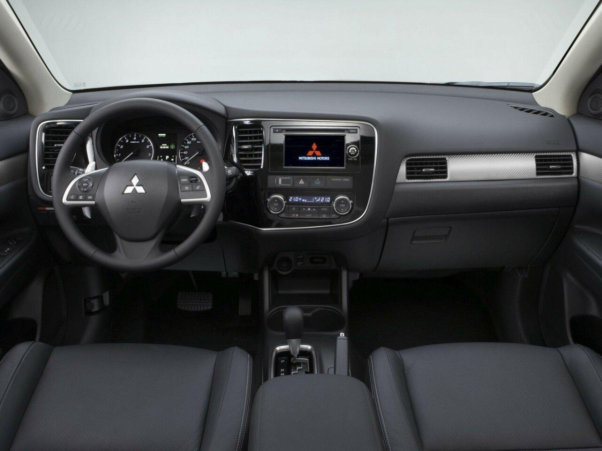 Mitsubishi Outlander 2012 Salon
