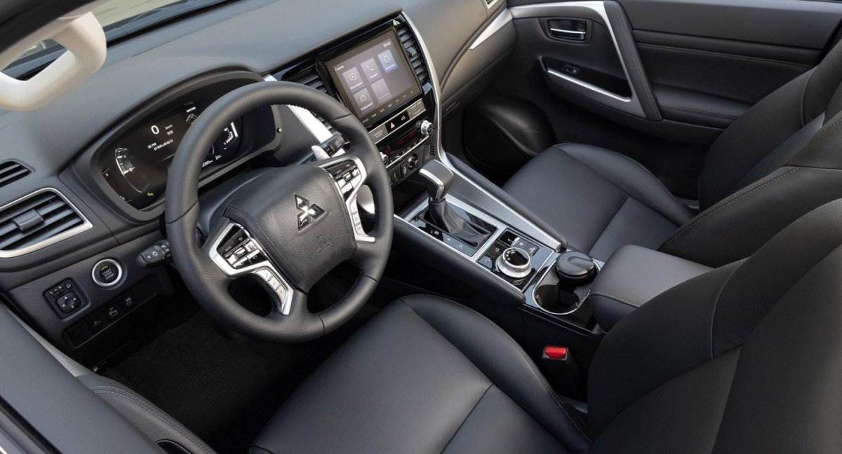 Mitsubishi Pajero Sport 2022 салон