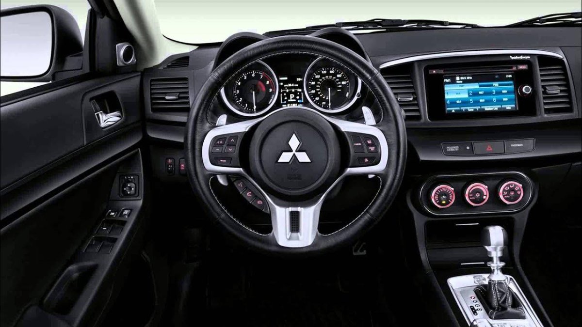 Митсубиси Лансер Эволюшн 10 салон